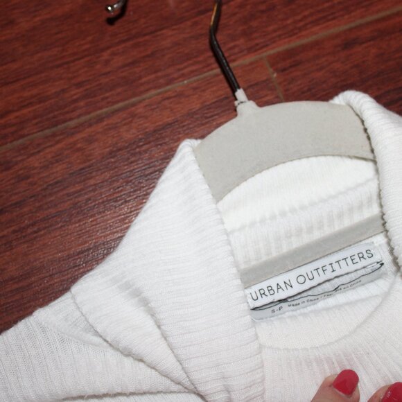 White Ribbed Turtle Neck - Picture 2 of 3